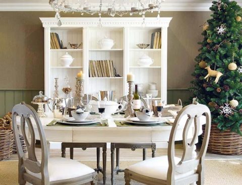 How to Decorate Dining Room Tables