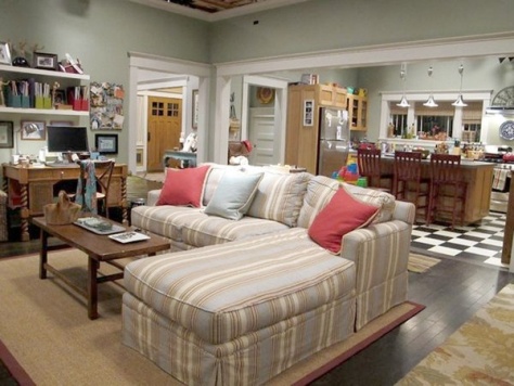 how to decorate a living room with brown furniture