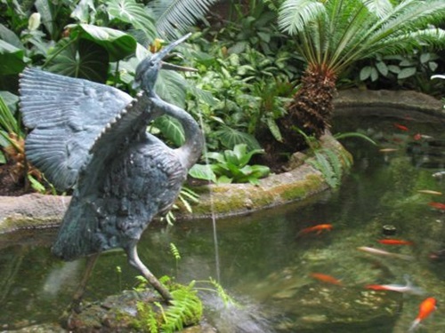 How to Choose the Right Garden Furniture and Fountain