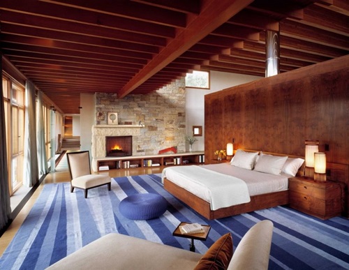 A fireplace in the bedroom!!…why not!