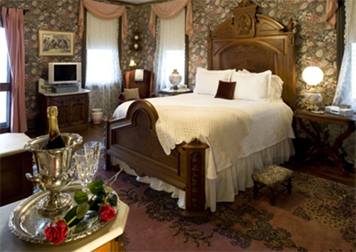 Victorian Bedroom – Tips on Furnishing Victorian Bedroom