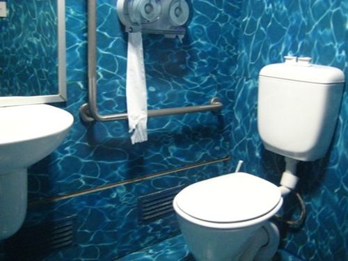 Designing A Tropical Bathroom - Colors, Accessories and Theme