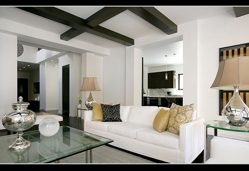 How to Masterly Accentuate a White Interior with Black