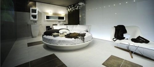 How to Masterly Accentuate a White Interior with Black