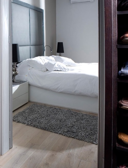 How to Masterly Accentuate a White Interior with Black