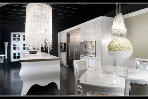 How to Masterly Accentuate a White Interior with Black