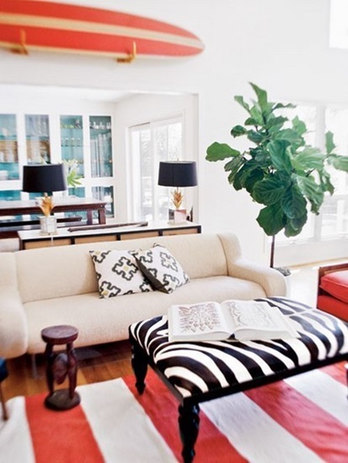 How to Masterly Accentuate a White Interior with Black