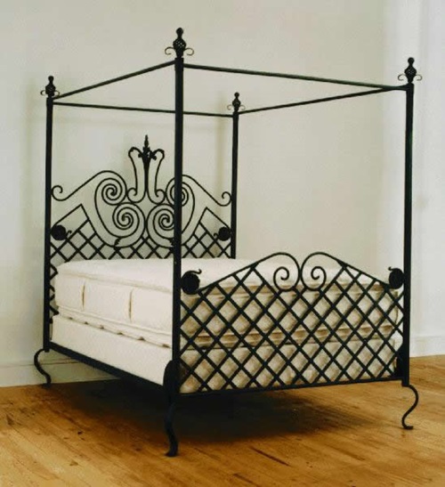 How to Choose a Metal Bed to Create a Stylish Look into Your Bedroom