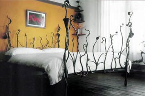 How to Choose a Metal Bed to Create a Stylish Look into Your Bedroom