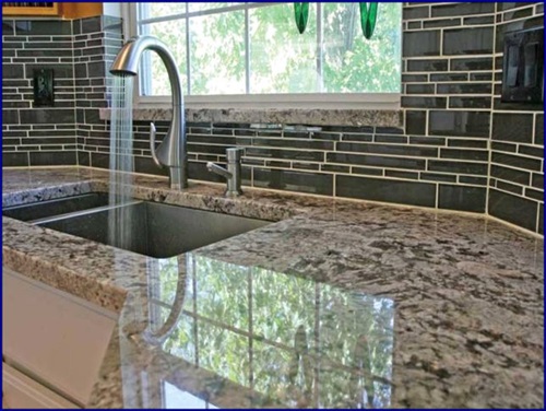 The Powerful Impact of the Glass Backsplash Tiles in your Kitchen