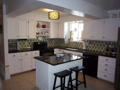 Breathtaking Glossy Black and White Kitchen Designs