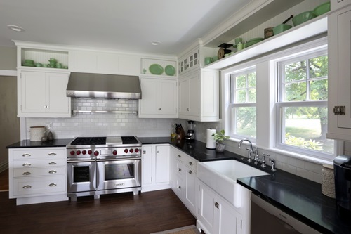 Breathtaking Glossy Black and White Kitchen Designs