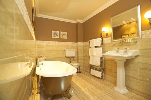 How to Use Framed Art Prints in Decorating your bathroom