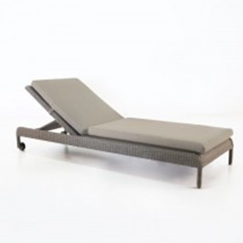 5 Great Tips for Having the Perfect Outdoor Relaxing Chaise Lounges