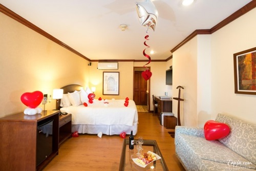 Inviting Romantic Bedroom Decorating Ideas