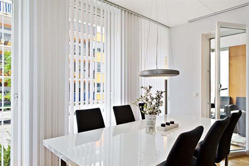 Impressive Ideas to Your Modern Black and White Dining Room