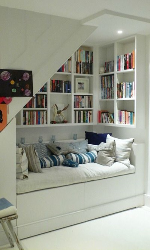 Interesting Ways to Provide Your Bookshelf a Stylish Look