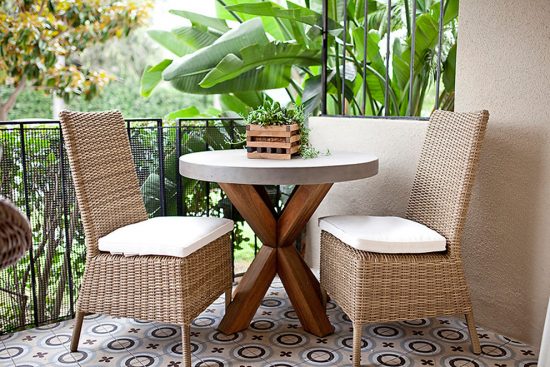 Furnish your outdoor area with amazing suitable coffee table