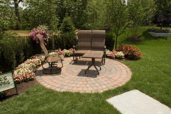 Furnish your outdoor area with amazing suitable coffee table