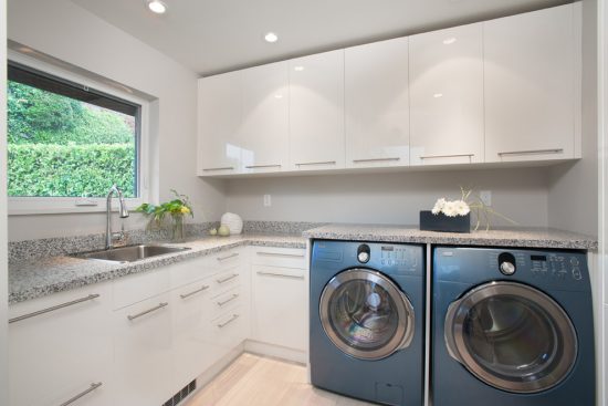 Have fun with laundry tasks by well-organized laundry room