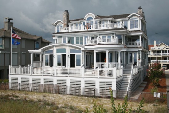 Unique Mix of Modern and Traditional Designs by Bruce Palmer Design Studio