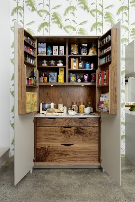 Useful ideas to help you organizing your pantry functionally and beautifully