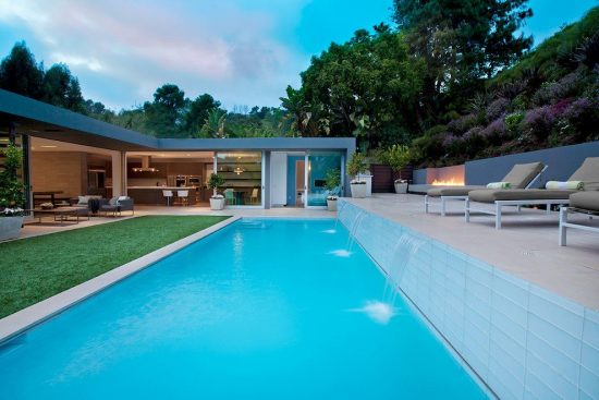 Breathtaking Outdoor Entertaining Spaces Inspired from Alex Belson's Projects