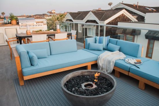 Breathtaking and Cheerful Outdoor Spaces to Please All of Your Senses by Valerie Saunders