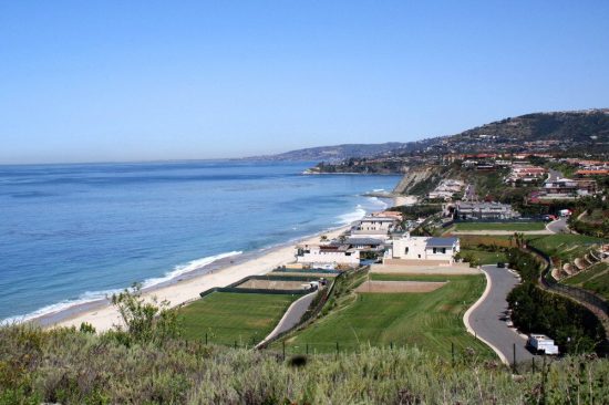 Breathtaking and Cheerful Outdoor Spaces to Please All of Your Senses by Valerie Saunders