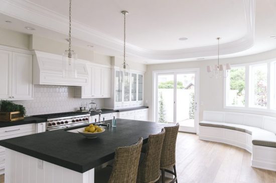 Breathtaking and Cheerful Outdoor Spaces to Please All of Your Senses by Valerie Saunders